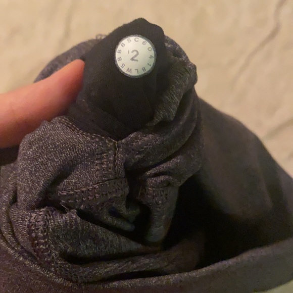 Dark gray Lululemon leggings size 2 - Picture 5 of 5